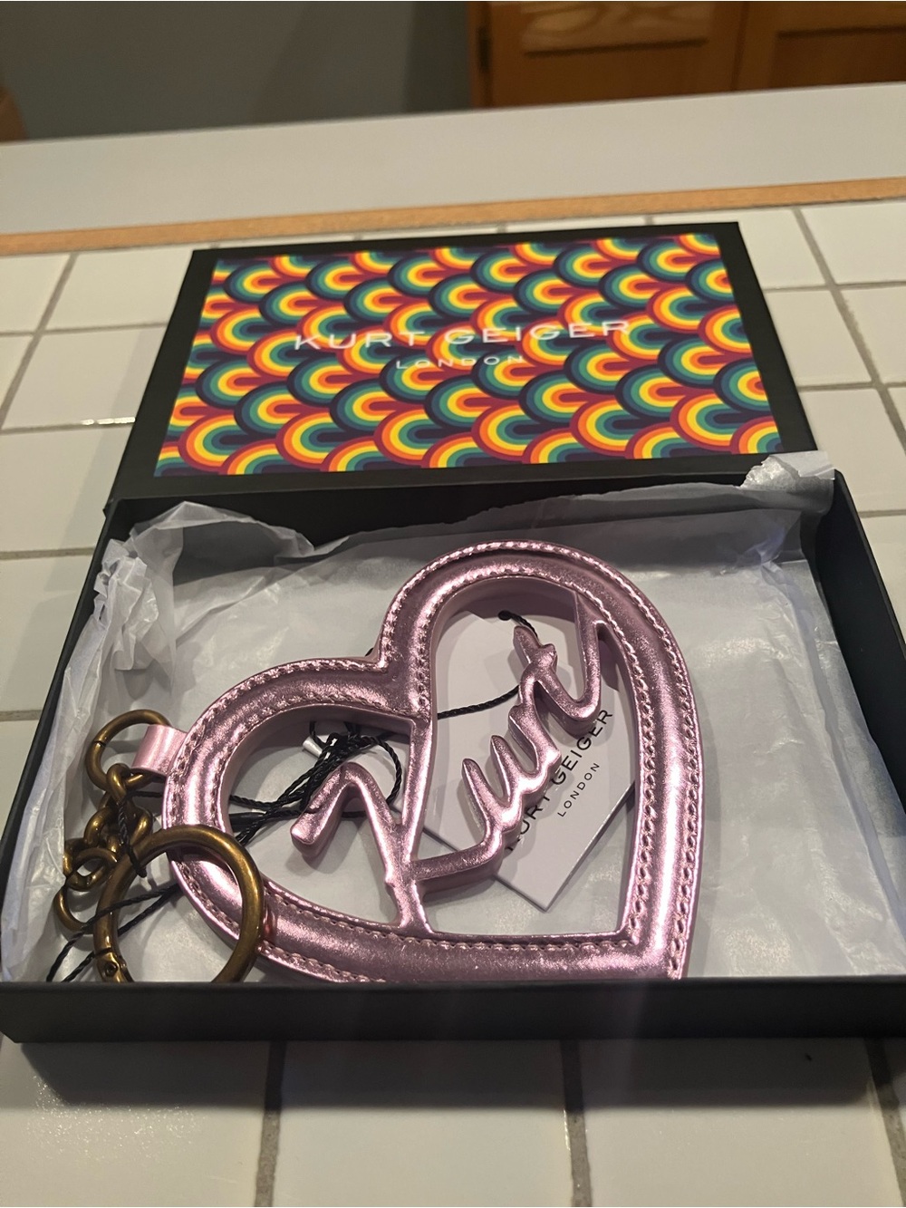 Kurt Geiger Metallic Lavender-Pink Heart Keyring with Script Logo - Picture 5 of 5